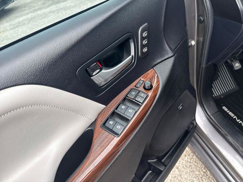 Used 2018 Toyota Sienna Limited Premium AWD/4WD image 15