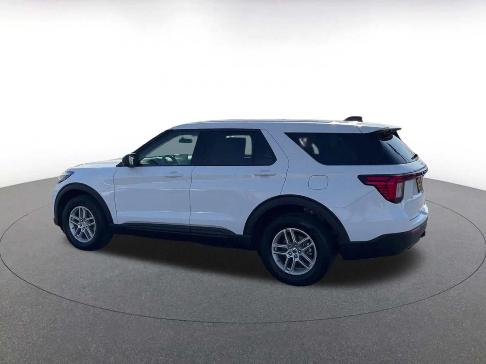 Used 2026 Ford Explorer Active AWD/4WD image 9