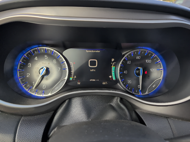 Used 2023 Chrysler Pacifica Touring-L FWD image 19