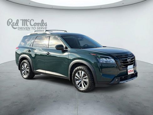 Used 2024 Nissan Pathfinder SL w/ Black Appearance Package FWD image 3