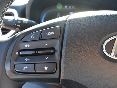 Used 2024 Hyundai Venue Limited image 18