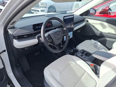 Used 2025 Ford Mustang Mach-E Premium image 8