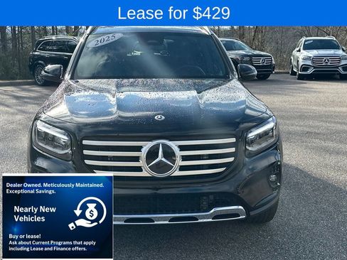 Used 2025 Mercedes-Benz GLB 250 4MATIC image 3