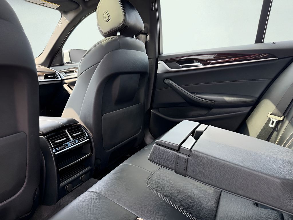 Used 2019 BMW 530i xDrive w/ Convenience Package AWD/4WD image 19