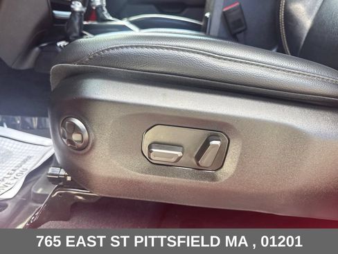 Used 2024 Jeep Wrangler Unlimited Sahara w/ Technology Group AWD/4WD image 13