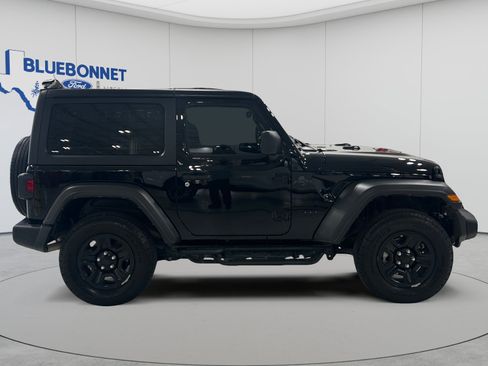 Used 2025 Jeep Wrangler Sport AWD/4WD image 4