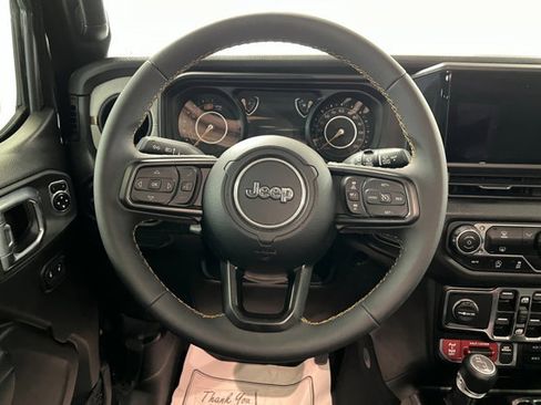 Used 2024 Jeep Wrangler Willys image 12