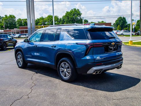 Used 2025 Chevrolet Traverse LT FWD image 5