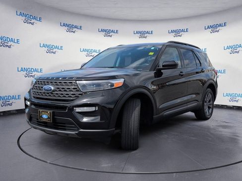 Used 2022 Ford Explorer XLT w/ Equipment Group 202A AWD/4WD image 11