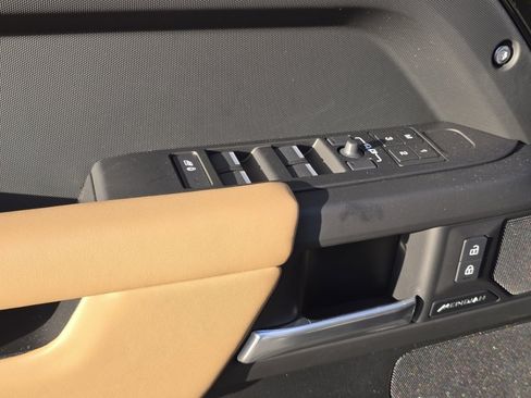 New 2025 Land Rover Defender 110 S image 41