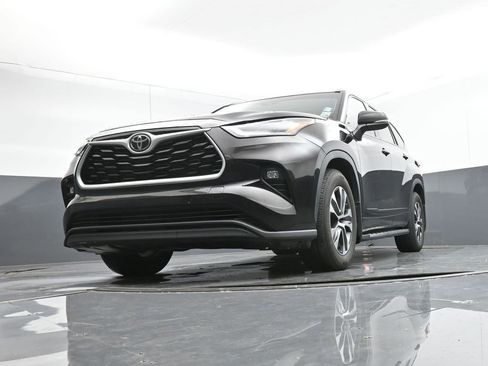 Used 2022 Toyota Highlander XLE image 39