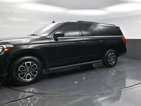 Used 2024 Ford Expedition Max XLT image 3