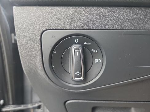 Used 2021 Volkswagen Tiguan SE w/ Panoramic Sunroof Package FWD image 18