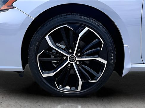 Certified 2025 Nissan Altima 2.5 SR AWD/4WD image 37