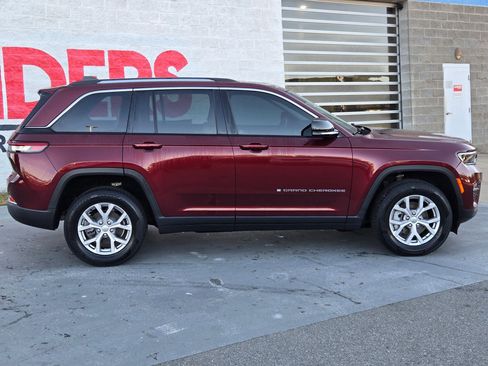 Used 2022 Jeep Grand Cherokee Limited image 8