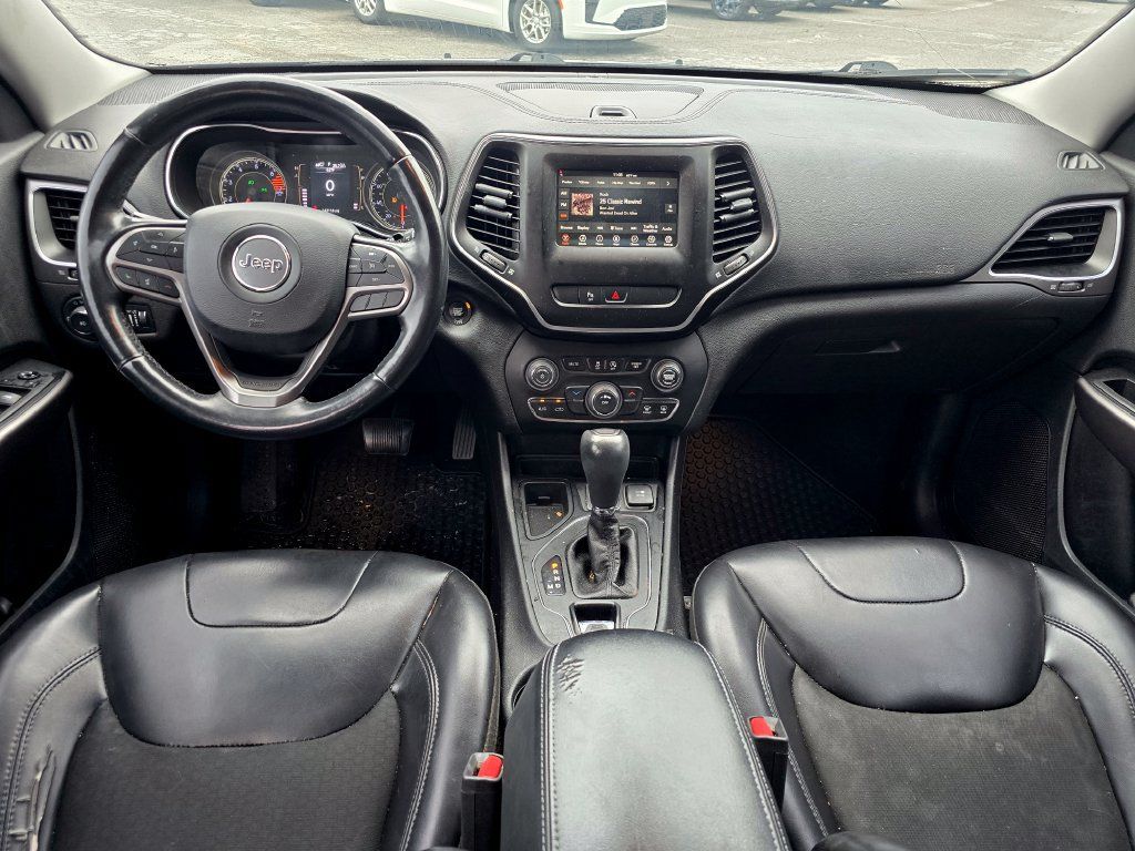 Used 2019 Jeep Cherokee Latitude Plus w/ Cold Weather Group FWD image 5