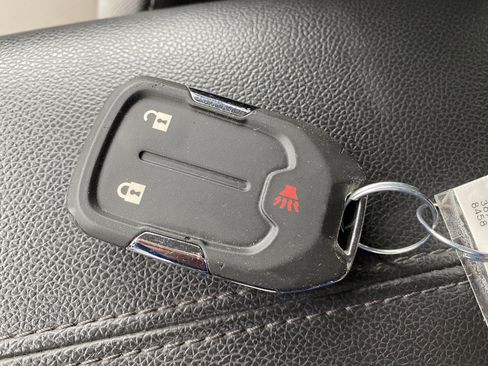 Used 2024 GMC Terrain SLE image 36