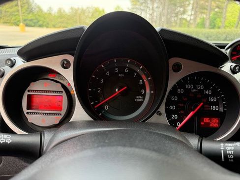 Used 2013 Nissan 370Z Touring image 19