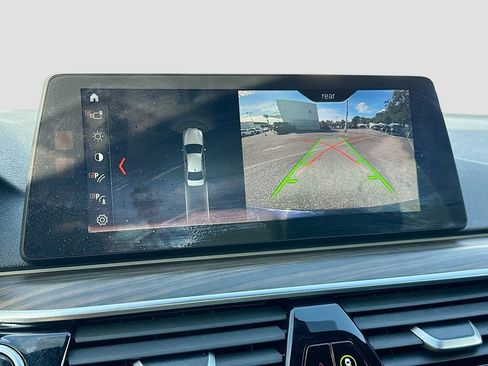 Used 2018 BMW 530e xDrive image 35