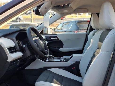 New 2026 Mitsubishi Outlander SE image 8