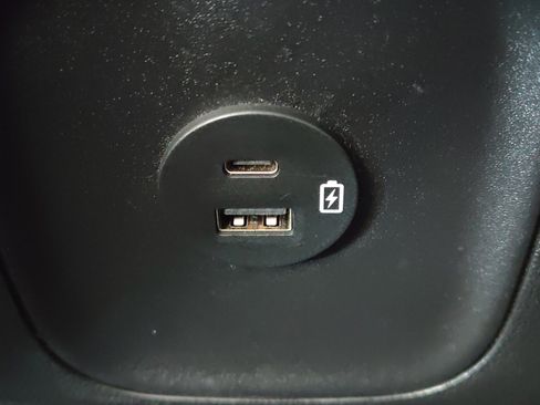 Used 2022 Ford Escape SE w/ SE Sport Appearance Package image 31