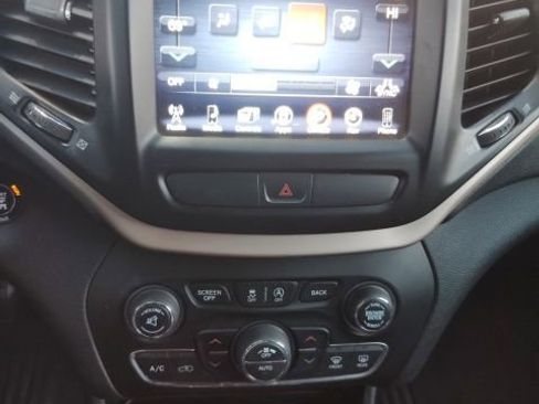 Used 2015 Jeep Cherokee Limited image 13