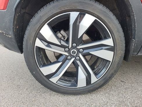 Used 2023 Volvo XC40 B5 Ultimate w/ Climate Package image 14