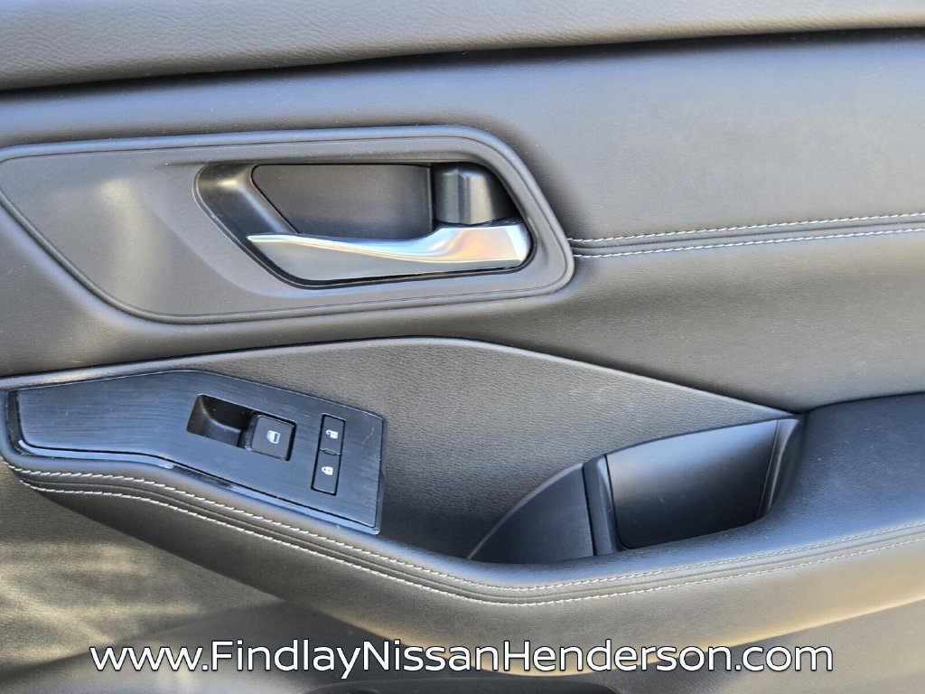 Used 2024 Nissan Rogue SV w/ SV Premium Package FWD image 18