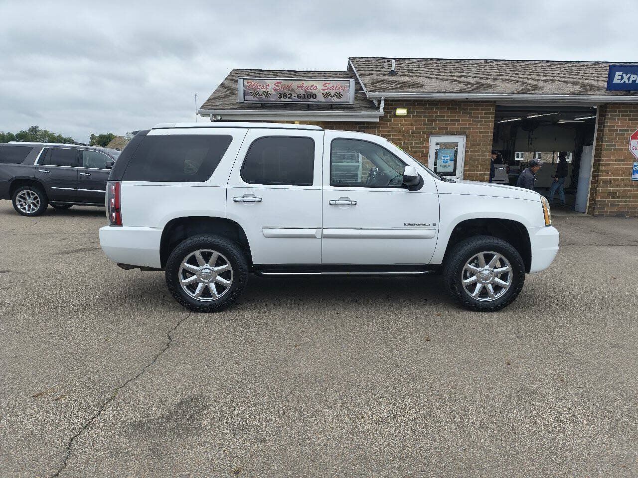 Used 2008 GMC Yukon Denali AWD/4WD image 2