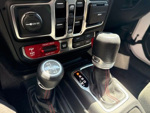 Used 2020 Jeep Wrangler Unlimited Rubicon AWD/4WD image 15