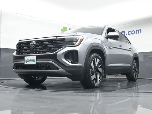 Used 2024 Volkswagen Atlas Cross Sport SE image 6