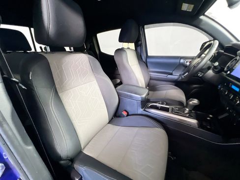 Used 2022 Toyota Tacoma TRD Off-Road image 31