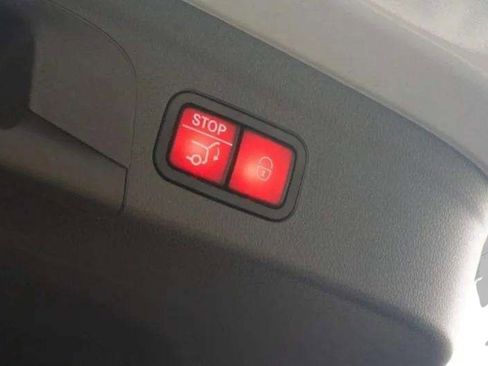 Used 2024 Mercedes-Benz GLE 450 4MATIC w/ Winter Package image 65