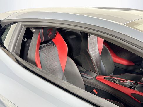 Used 2024 Lamborghini Revuelto AWD/4WD image 24