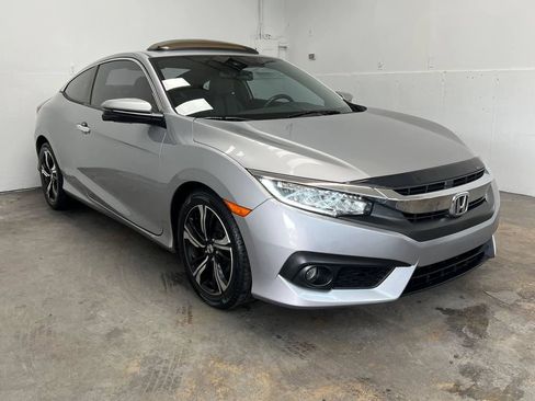 Used 2017 Honda Civic Touring image 3