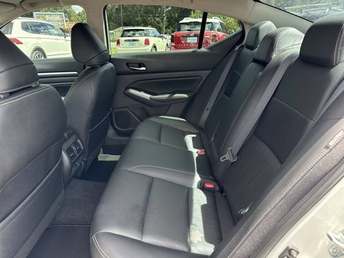 Used 2019 Nissan Altima 2.5 Platinum FWD image 10