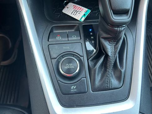 Used 2022 Toyota RAV4 XLE w/ Convenience Package AWD/4WD image 9
