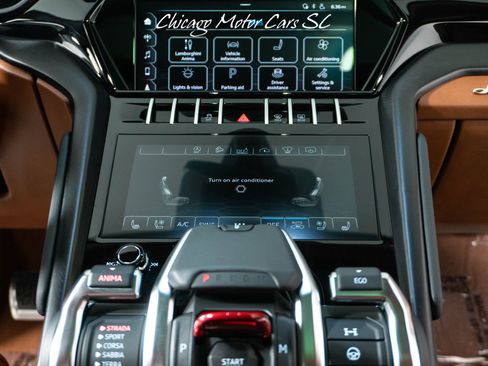 Used 2021 Lamborghini Urus AWD/4WD image 25