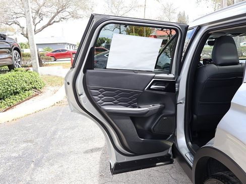 New 2026 Mitsubishi Outlander SEL image 26