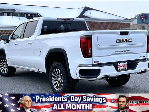 Used 2022 GMC Sierra 1500 AT4 w/ AT4 Premium Package image 9