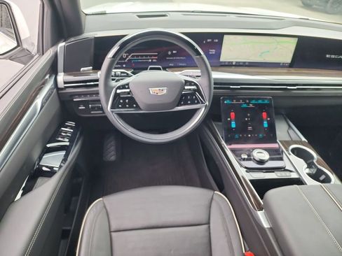 Certified 2025 Cadillac Escalade ESV Premium Luxury AWD/4WD image 10