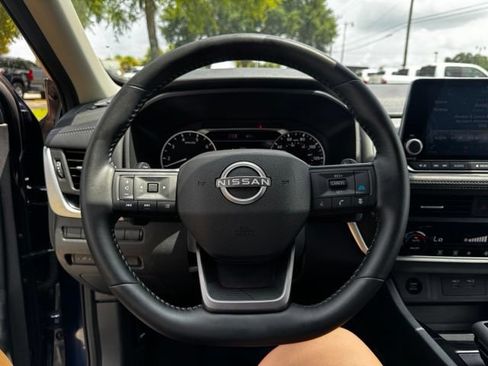 Used 2026 Nissan Rogue SV FWD image 27