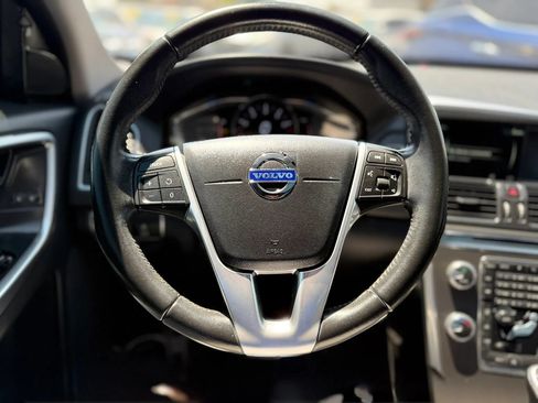 Used 2016 Volvo XC60 T6 w/ Proximity Package FWD image 30