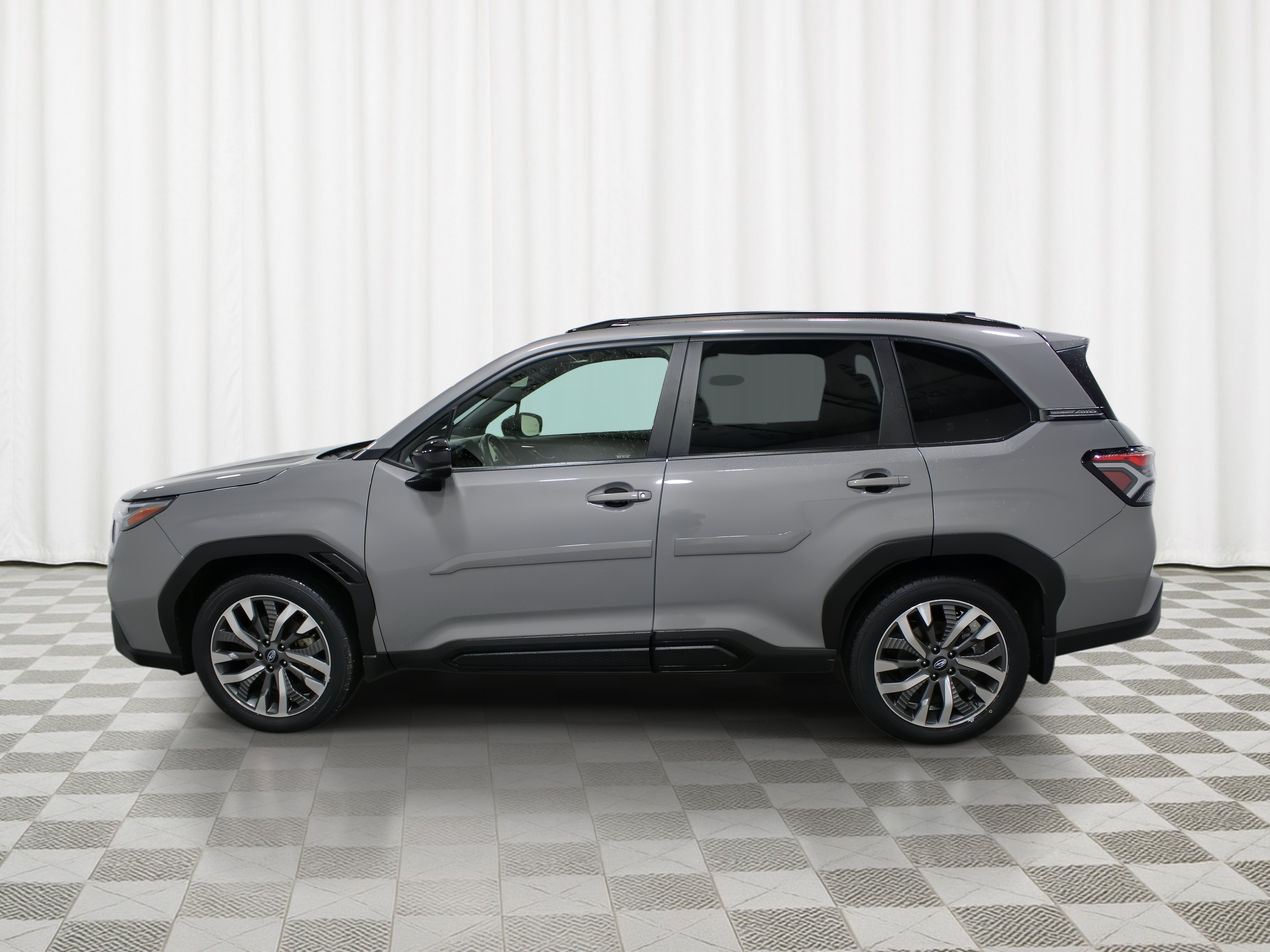 Used 2025 Subaru Forester Touring w/ Popular Package - Touring AWD/4WD image 6