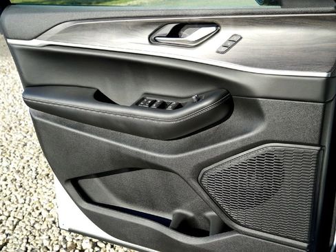 New 2025 Jeep Grand Cherokee L Limited image 19