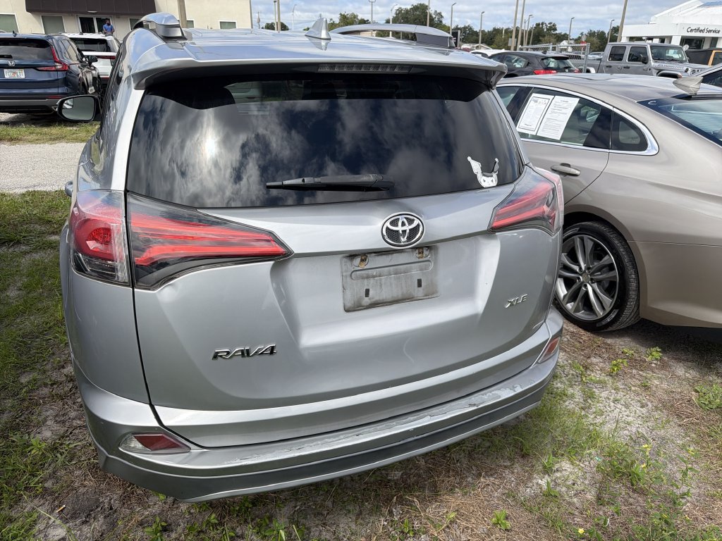 Used 2017 Toyota RAV4 XLE FWD image 10