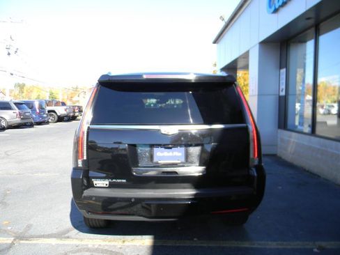 Used 2017 Cadillac Escalade Luxury image 7