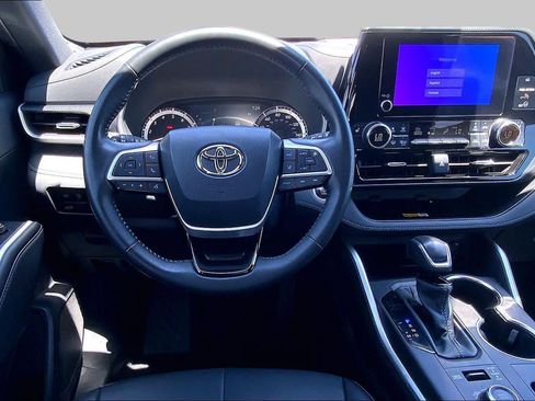 Used 2024 Toyota Highlander XSE AWD/4WD image 6