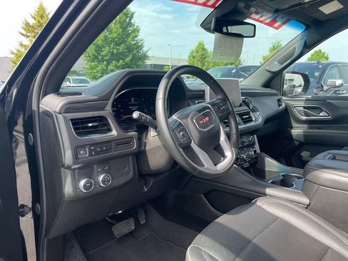 Used 2024 GMC Yukon XL SLT RWD image 9