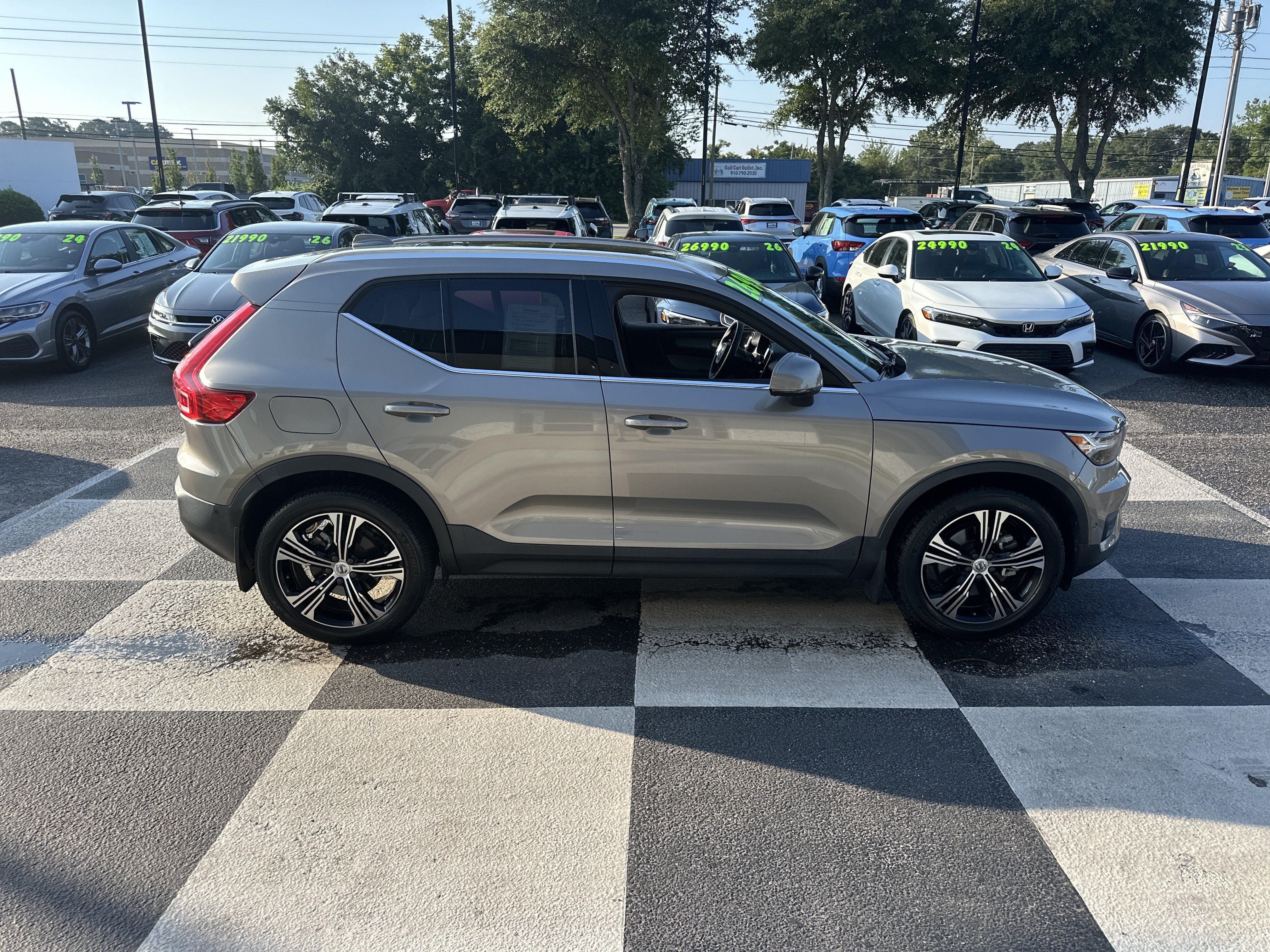 Used 2021 Volvo XC40 T4 Inscription w/ Advanced Package FWD image 3
